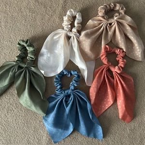 Set of hair ties, various colors